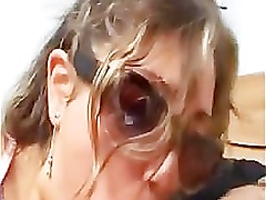 Casalinga fa la troia con i vicini