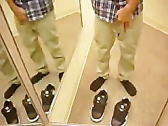 Tocando Punheta no Provador!