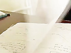 Old amateur mom toying herself on a school desk - Sexymomi.COM