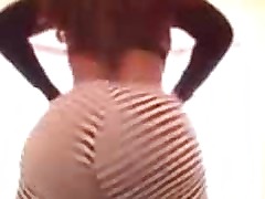 Ebony babe shakes her unbelievable booty
