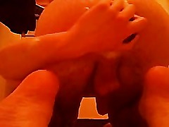 un mec se mes une bouteille de purfun de axe dans son trou tu cul