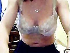Busty webcam girl shows her tits