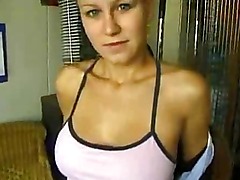 Amateur girl showing her delicious pussy