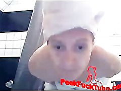 Mature taking bath and playing with pussy on webcam