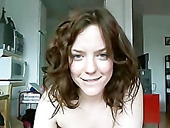 Cute ChicK Uses Vibrator On Cam