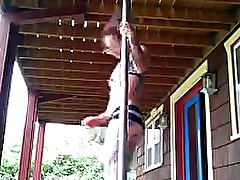 CHICK WORKIN THAT STRIP POLE!